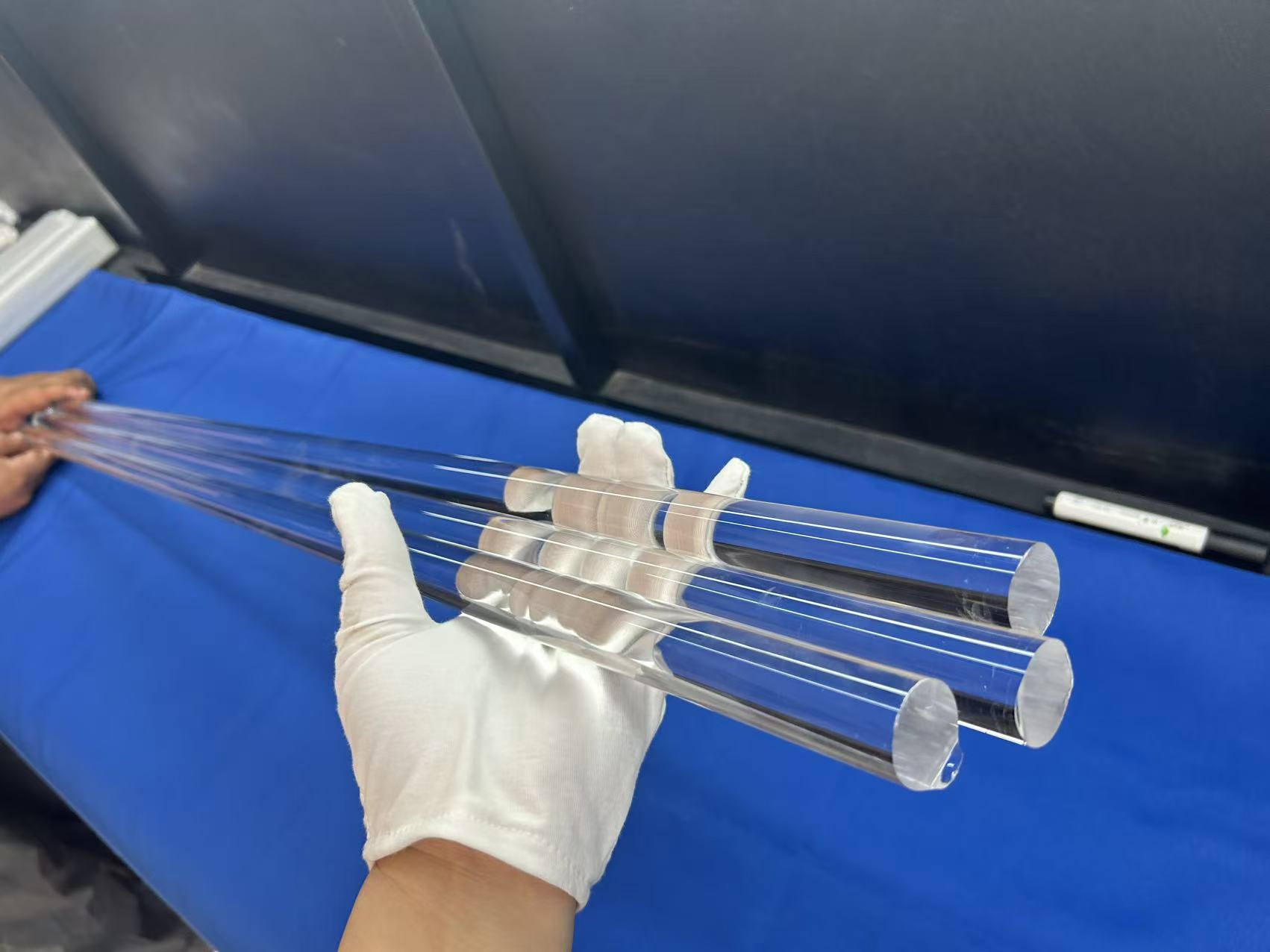 The Factory Produces High-purity Fused Quartz Large Diameter Round Rods, Offering Cutting, Welding, and Bending Services