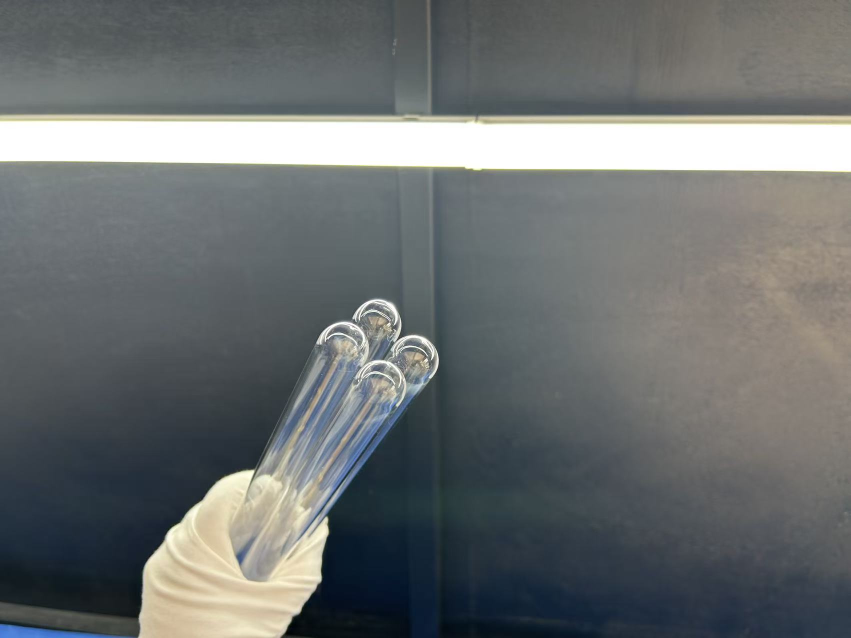 The Factory Produces High-purity Fused Silica Bottom Sealing Tubes with an  Diameter of 20-25mm Cutting and Welding Services