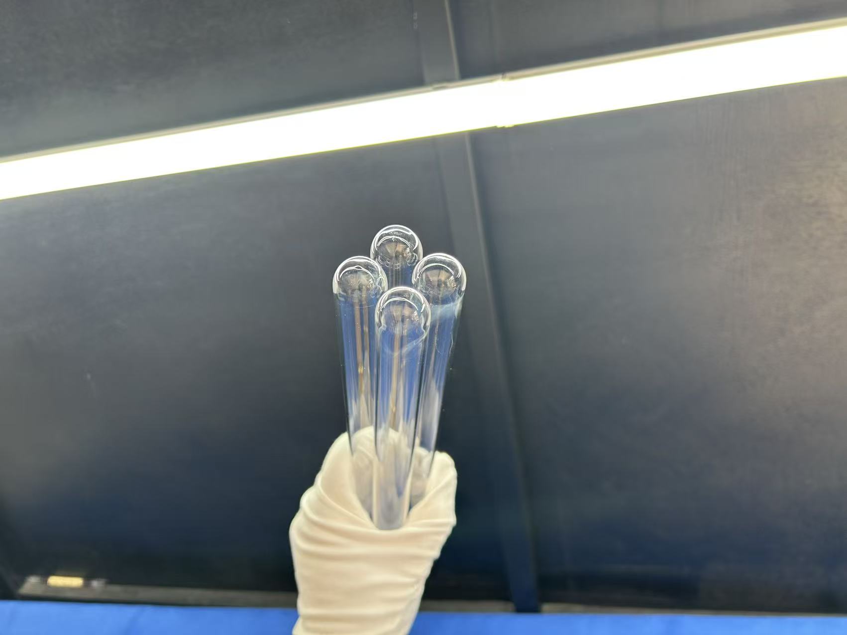 The Factory Produces High-purity Fused Silica Bottom Sealing Tubes with an  Diameter of 20-25mm Cutting and Welding Services