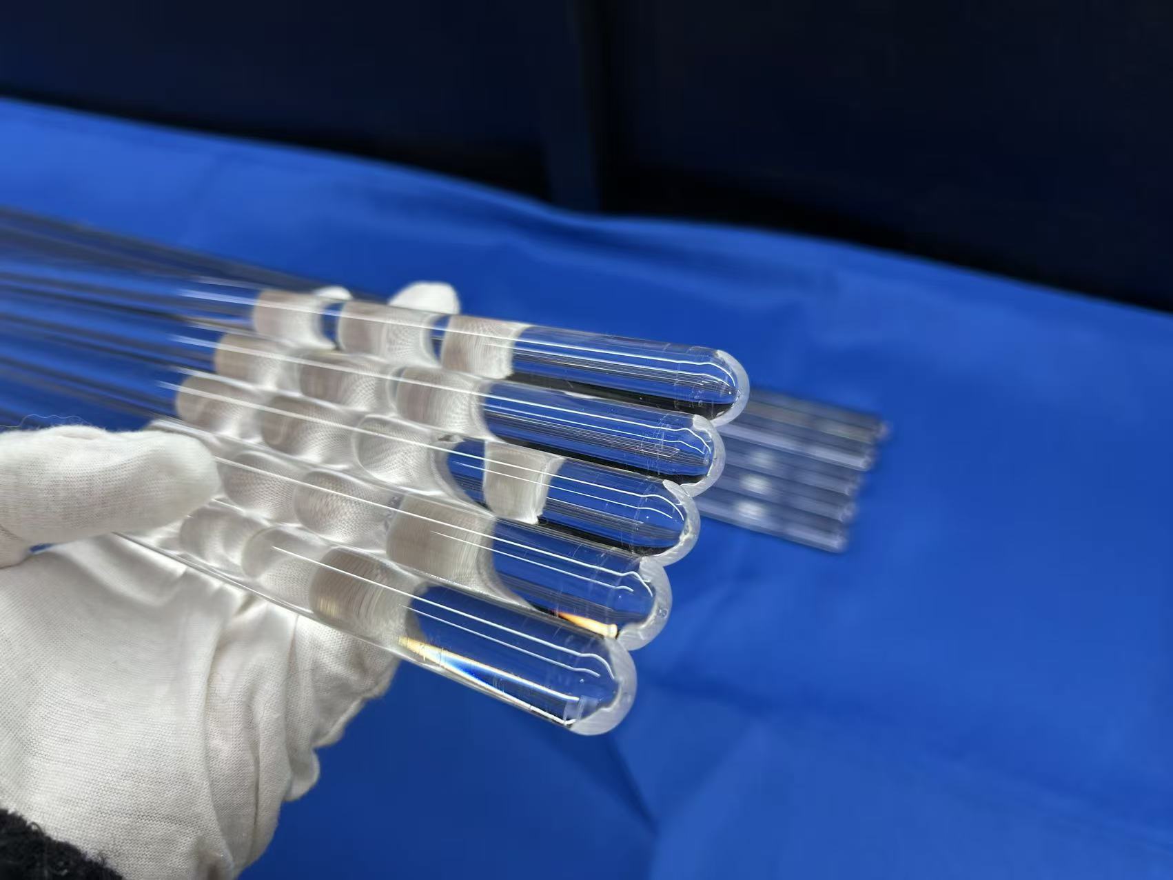 The Factory Produces High-purity Fused Quartz Round Rods, Offering Cutting, Welding, and Bending Services