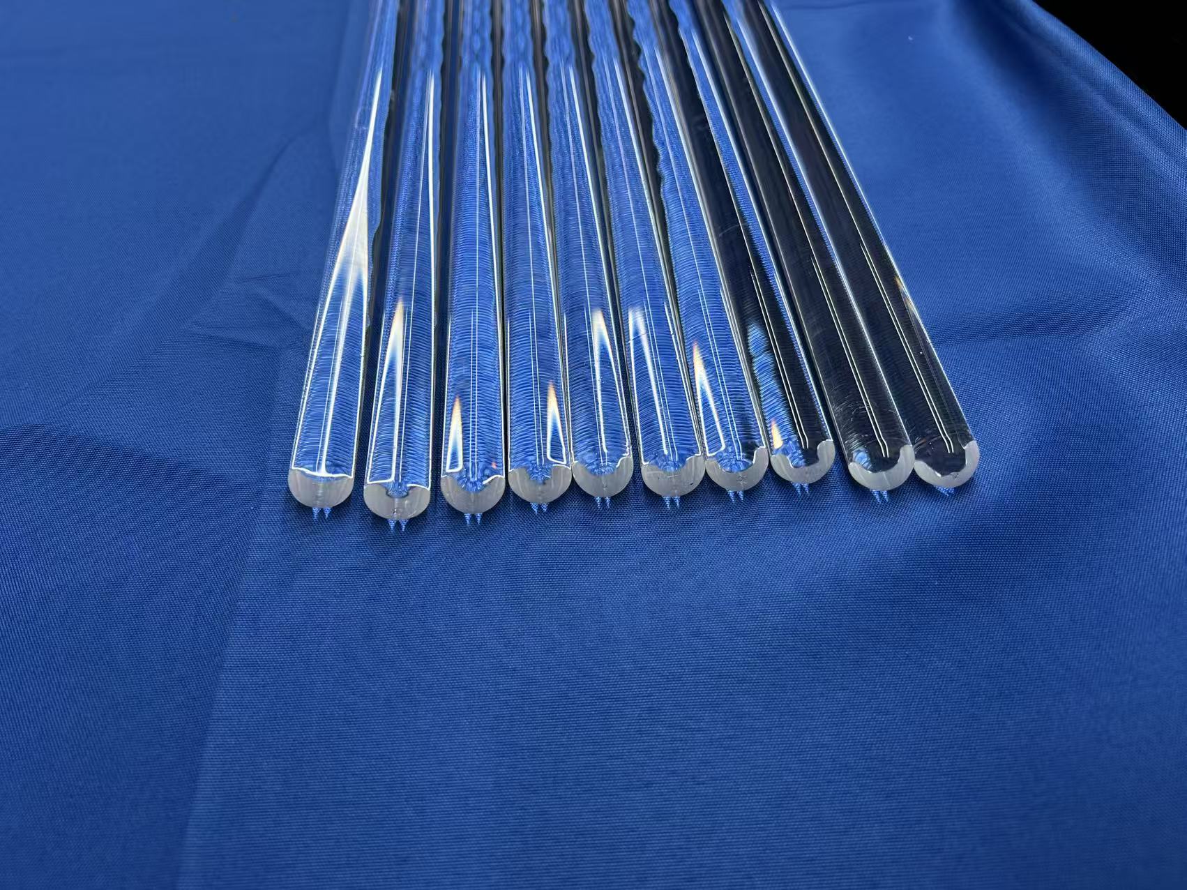 The Factory Produces High-purity Fused Quartz Round Rods, Offering Cutting, Welding, and Bending Services