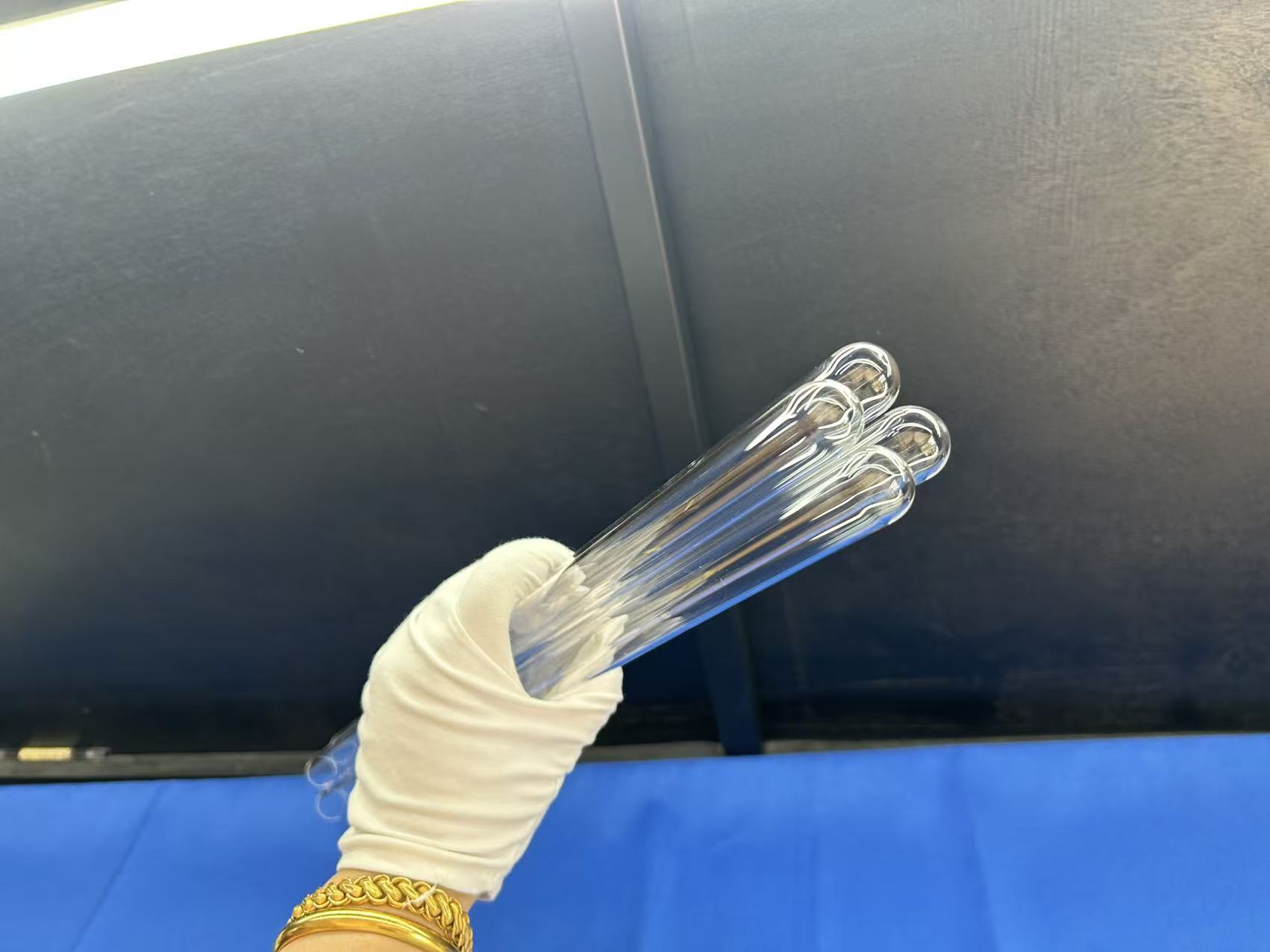 The Factory Produces High-purity Fused Silica Bottom Sealing Tubes with an  Diameter of 20-25mm Cutting and Welding Services