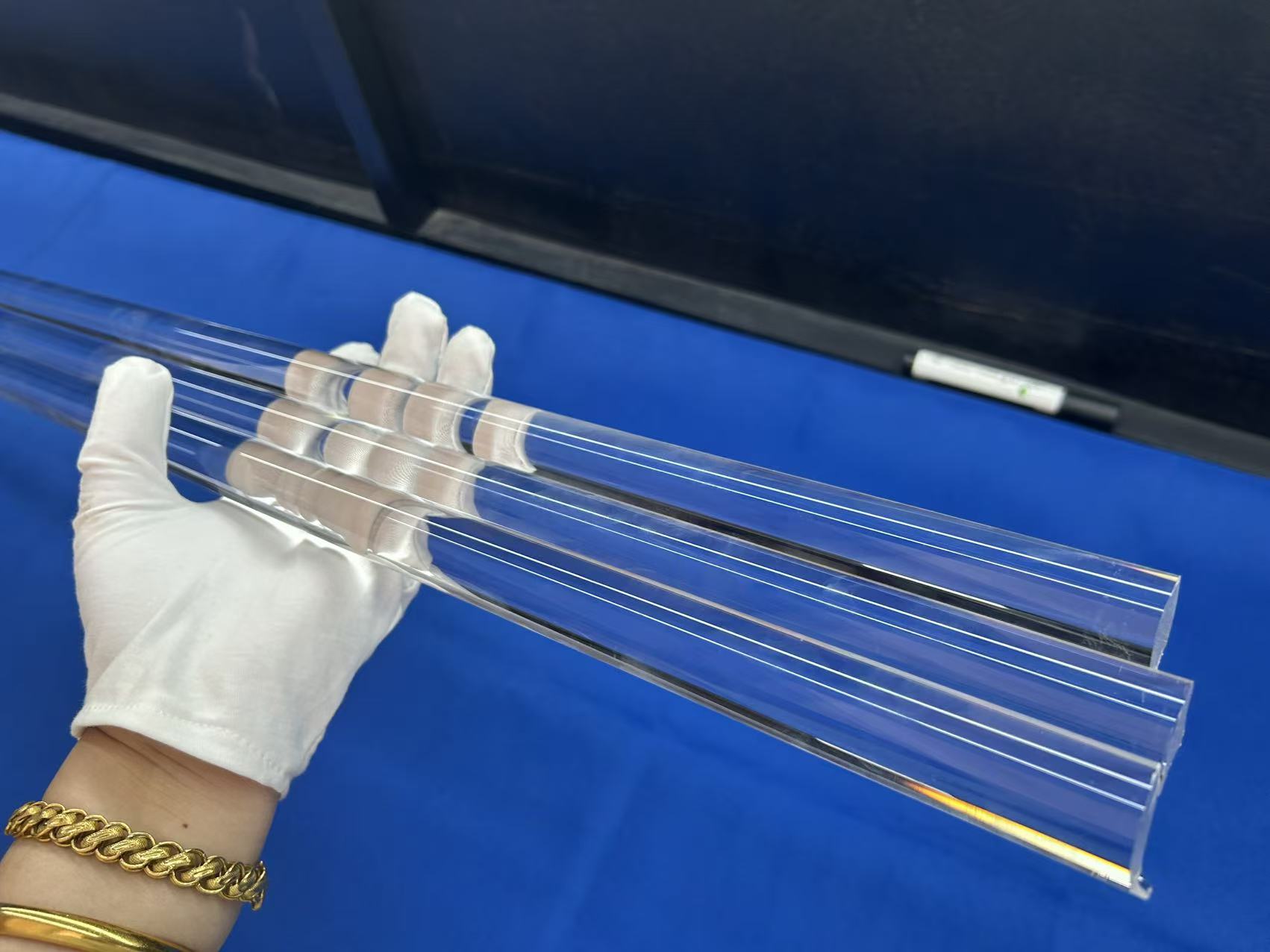 The Factory Produces High-purity Fused Quartz Large Diameter Round Rods, Offering Cutting, Welding, and Bending Services